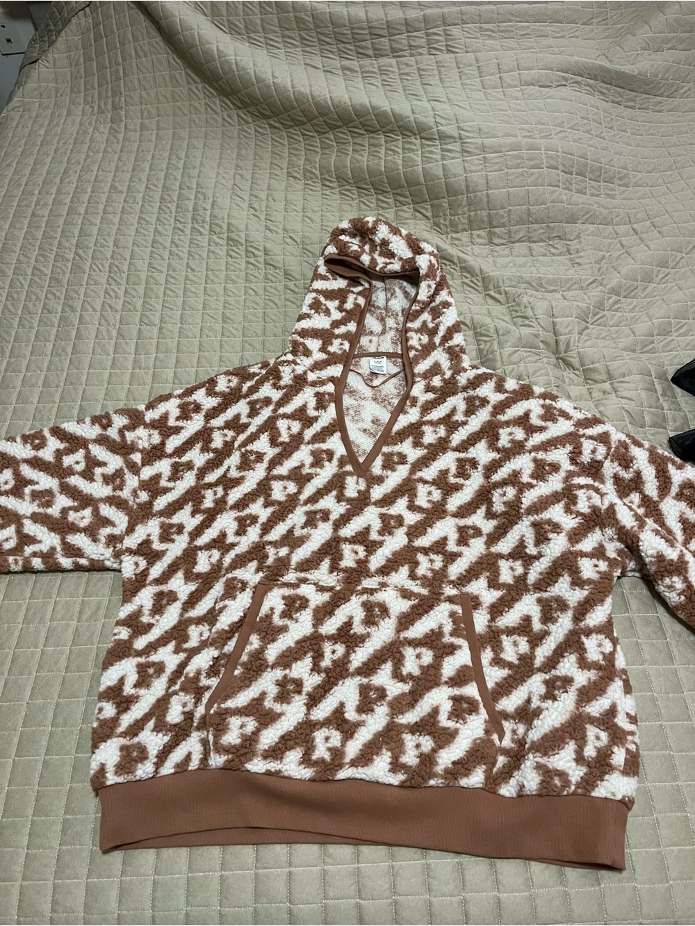 Brown & Cream Fuzzy Hooded Pullover 🤎🤍